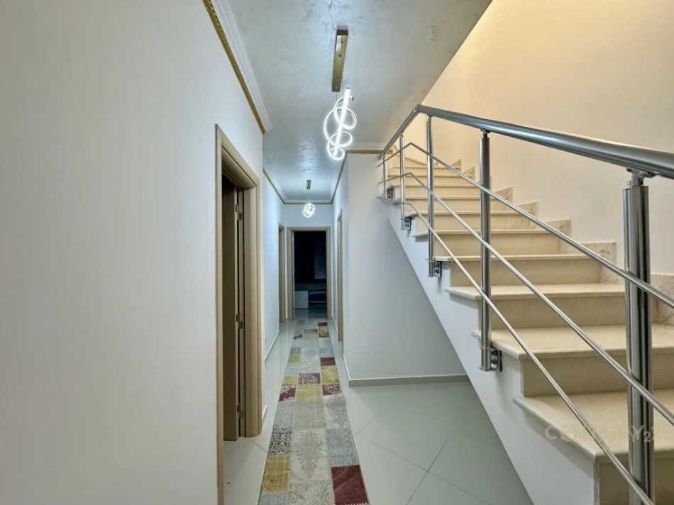 Tirane, jepet me qera apartament duplex 4+1+Aneks+Ballkon , 153 m² 1.500 € 