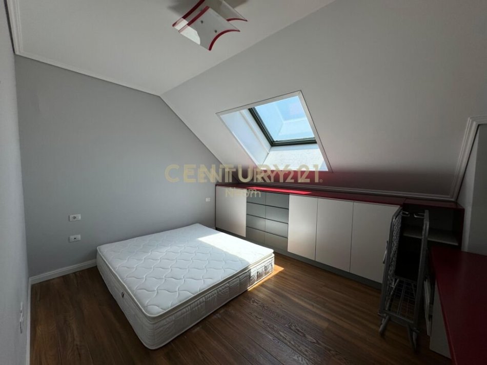 Tirane, jepet me qera apartament 2+1+Aneks+Ballkon Kati 4, 120 m² 1.500 € (Liqeni thate)