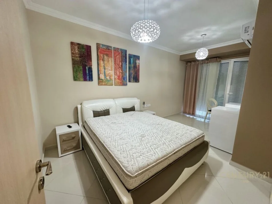 Tirane, jepet me qera apartament duplex 4+1+Aneks+Ballkon , 153 m² 1.500 € 