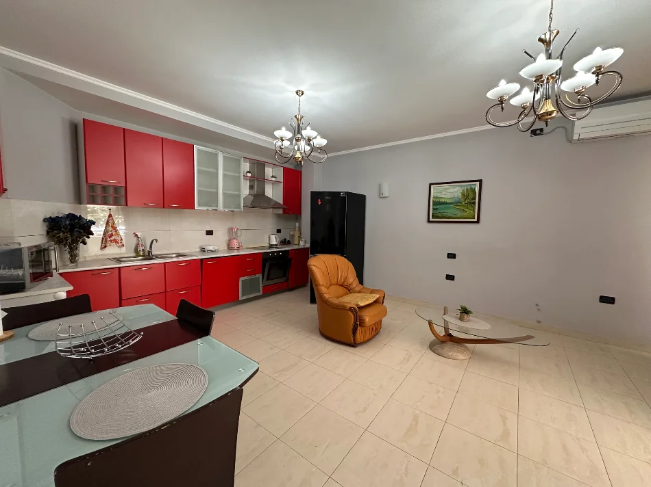 Tirane, jepet me qera apartament 2+1+Aneks+Ballkon , 100 m² 730 € (Rruga Fortuzi, pas Mokador)