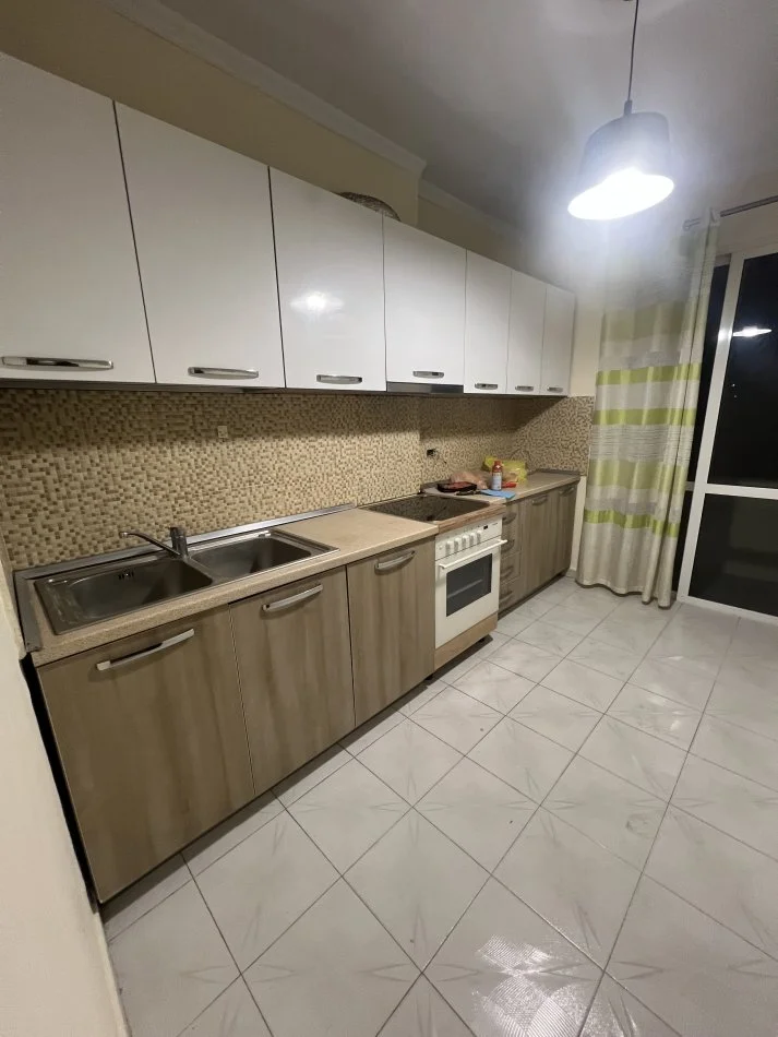 Tirane, jepet me qera apartament 1+1+Ballkon Kati 2, (Rruga “Sulejman Delvina”)
