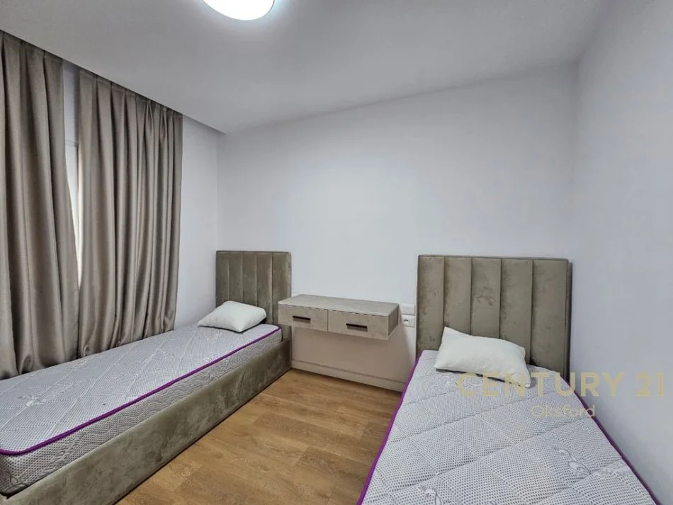 Tirane, jepet me qera apartament 2+1 Kati 7, 85 m² 750 € (Ish Fusha Aviacionit)