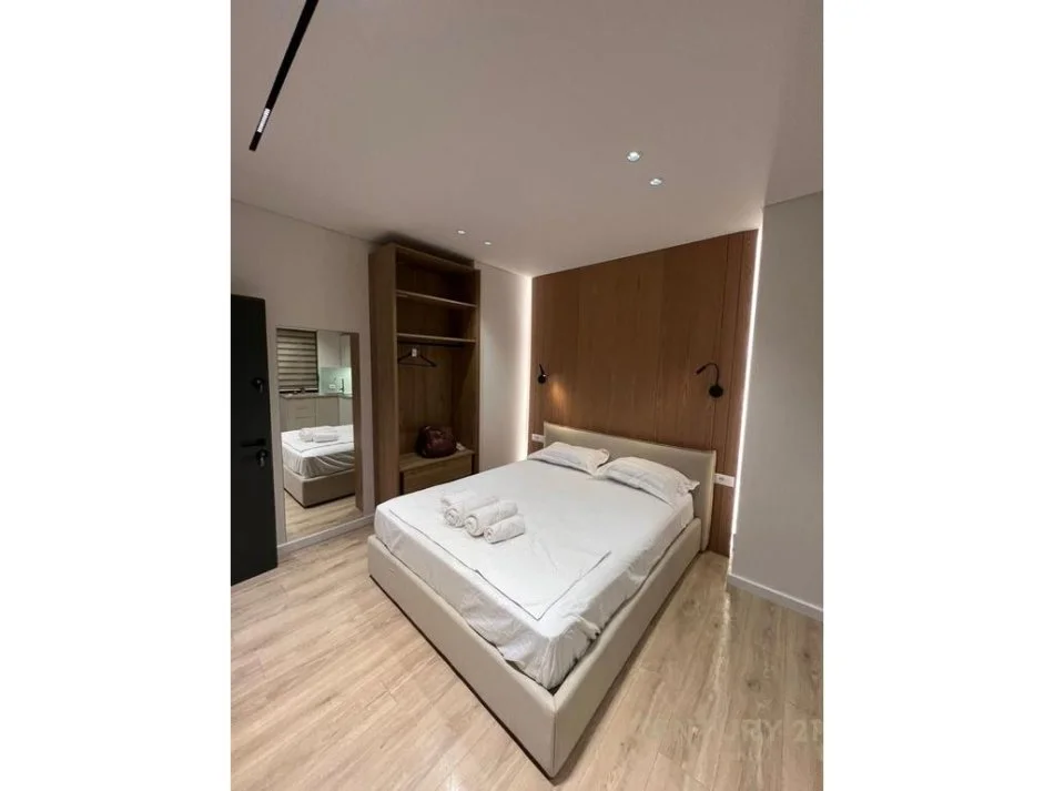 Tirane, jepet me qera apartament 1+1 Kati 1, 65 m² 1.500 € (Qender)