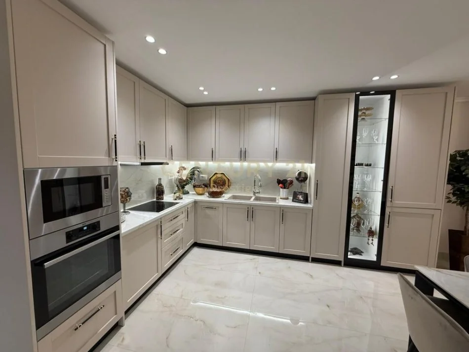 Tirane, jepet me qera Vile 2 Katshe Kati 2, 160 m² 1.500 € (Xhamlliku)