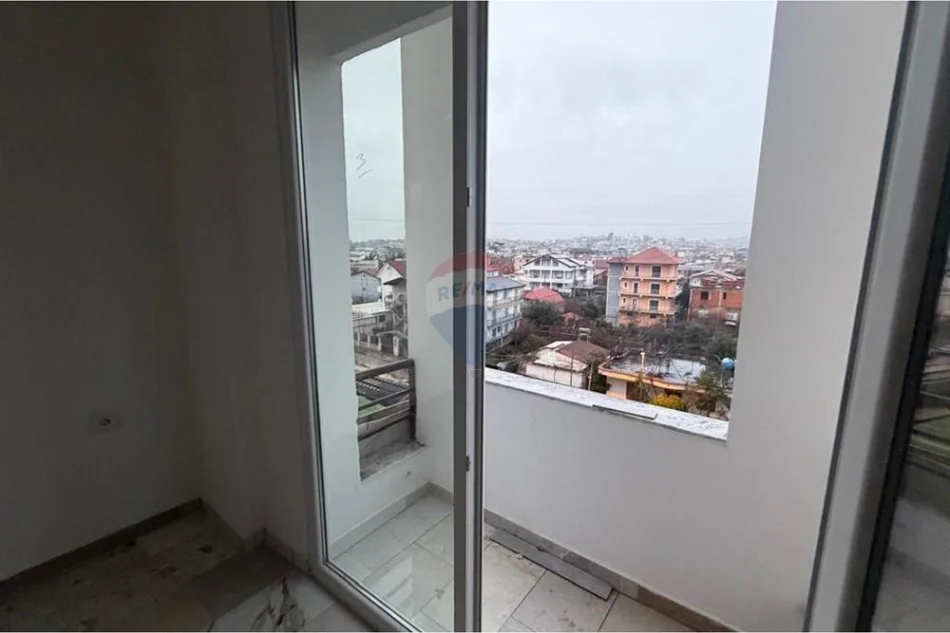Tirane, shitet apartament 2+1 , 115 m² (Pallatet e Verdha)