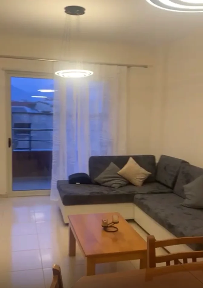 Tirane, jepet me qera apartament 1+1 Kati 4, 650 € (Rruga elbasanit)