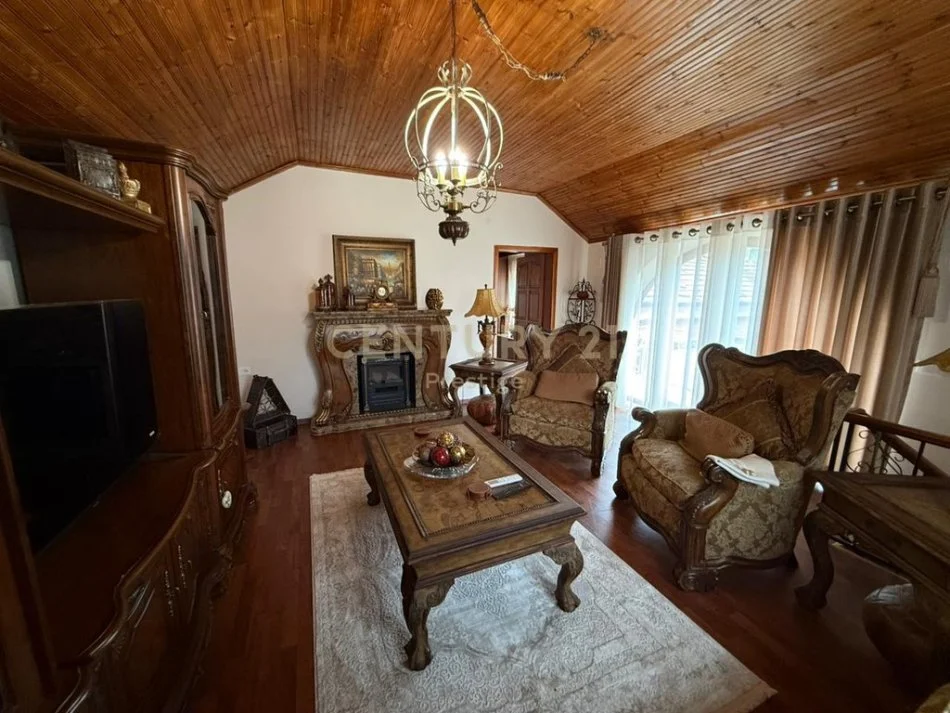 Tirane, jepet me qera Vile 2 Katshe Kati 2, 160 m² 1.500 € (Xhamlliku)