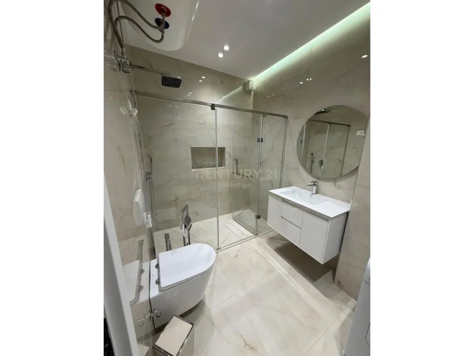 Tirane, jepet me qera Vile 2 Katshe Kati 2, 160 m² 1.500 € (Xhamlliku)