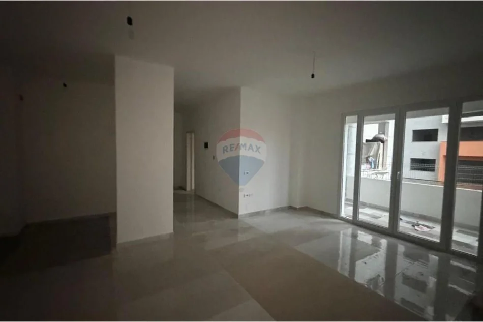 Tirane, shitet apartament 2+1 , 115 m² (Pallatet e Verdha)