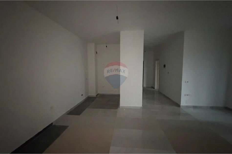 Tirane, shitet apartament 2+1 , 115 m² (Pallatet e Verdha)