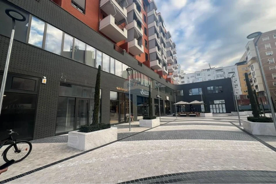 Tirane, jepet me qera , 565 m² 8500 € (Delijorgj)