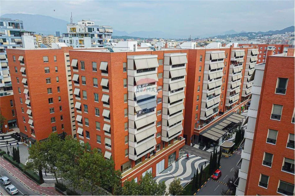 Tirane, jepet me qera , 565 m² 8500 € (Delijorgj)