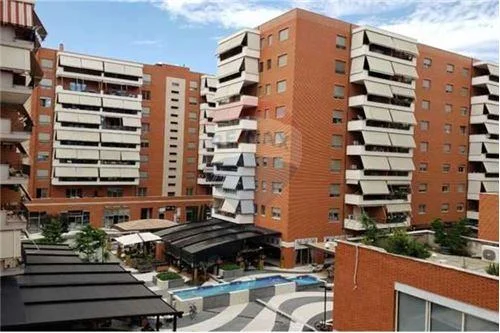 Tirane, jepet me qera , 565 m² 8500 € (Delijorgj)