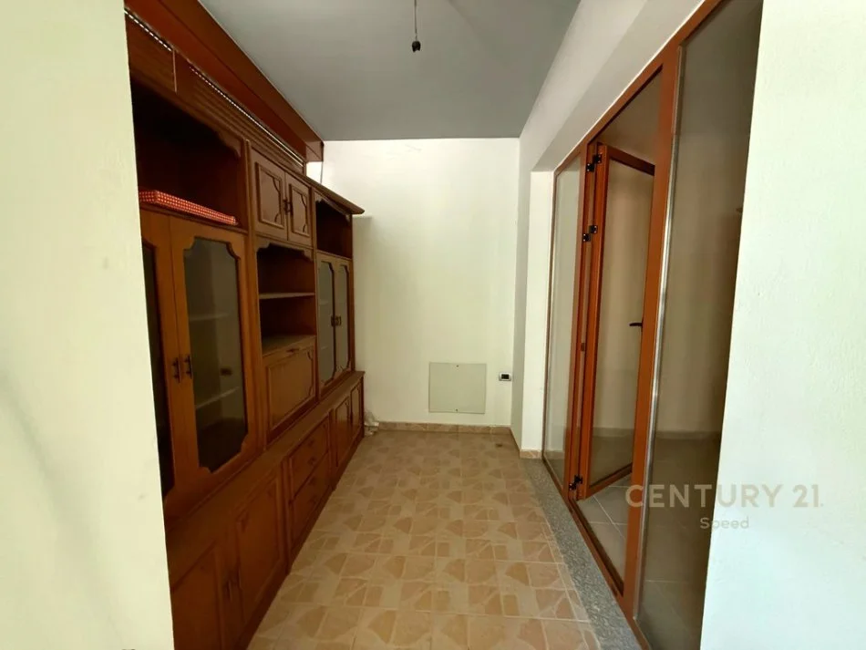 Tirane, shitet apartament 1+1 Kati 1, 79 m² 91.000 € (Prane Freskut)