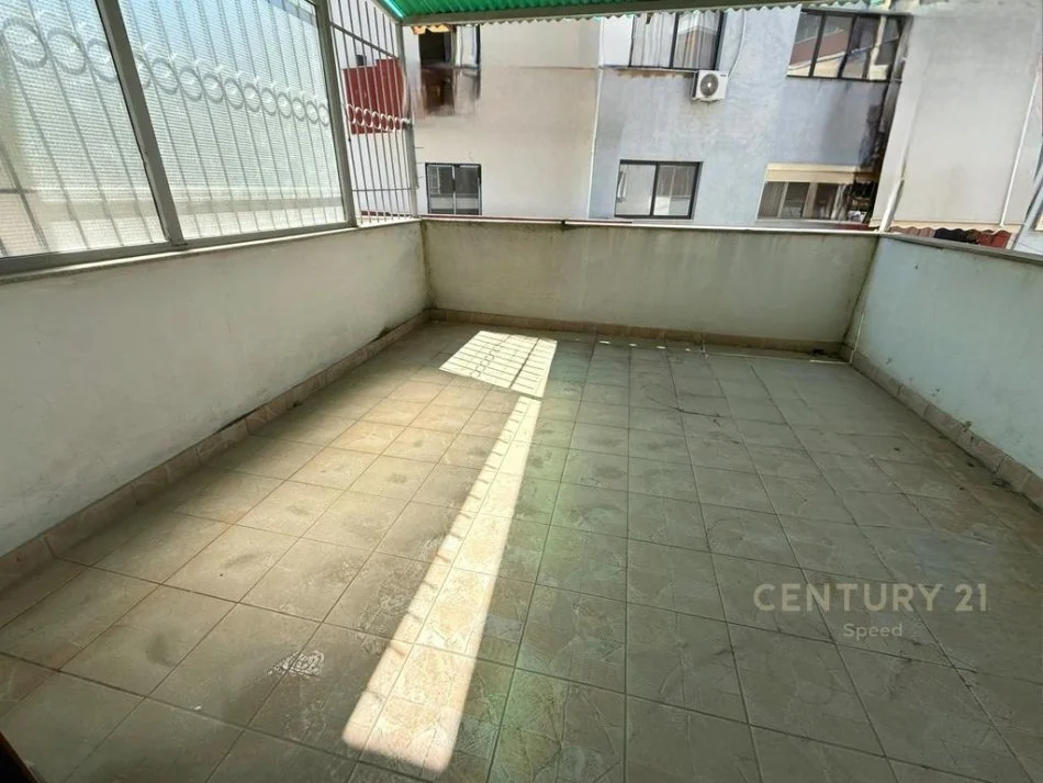 Tirane, shitet apartament 1+1 Kati 1, 79 m² 91.000 € (Prane Freskut)