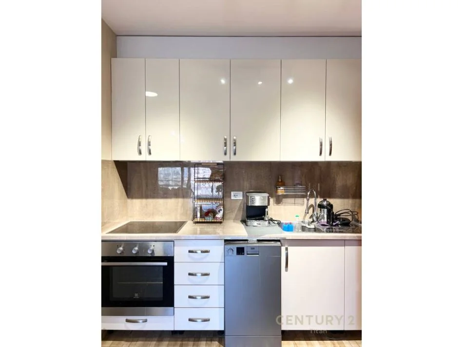 Tirane, jepet me qera apartament 2+1 Kati 9, 90 m² 750 € 