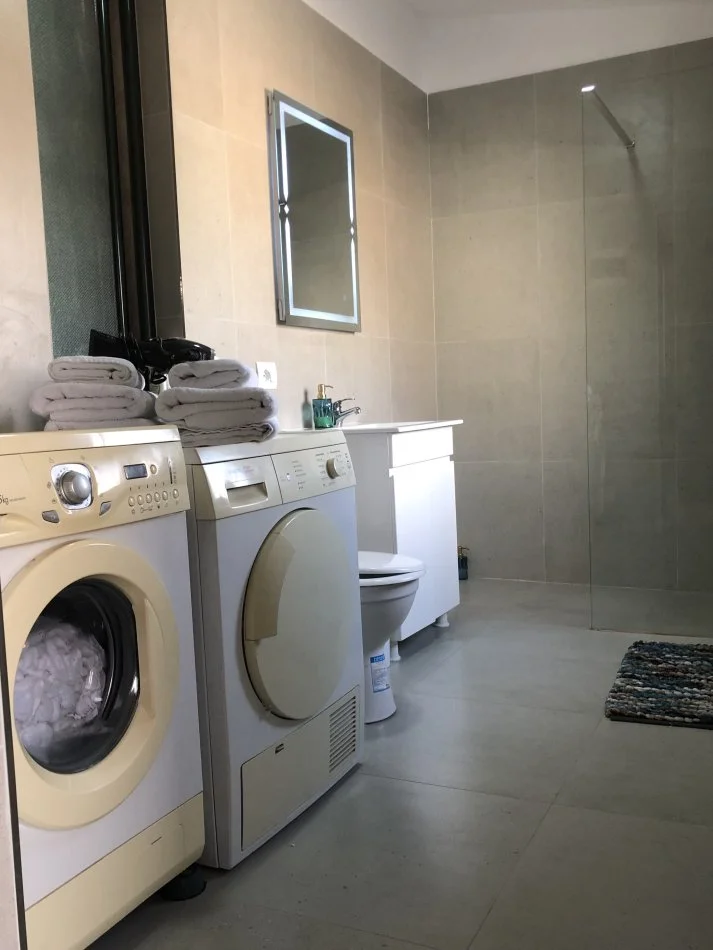 Tirane,  apartament+verande |   120 m² 690 €Rruga Tafaj)