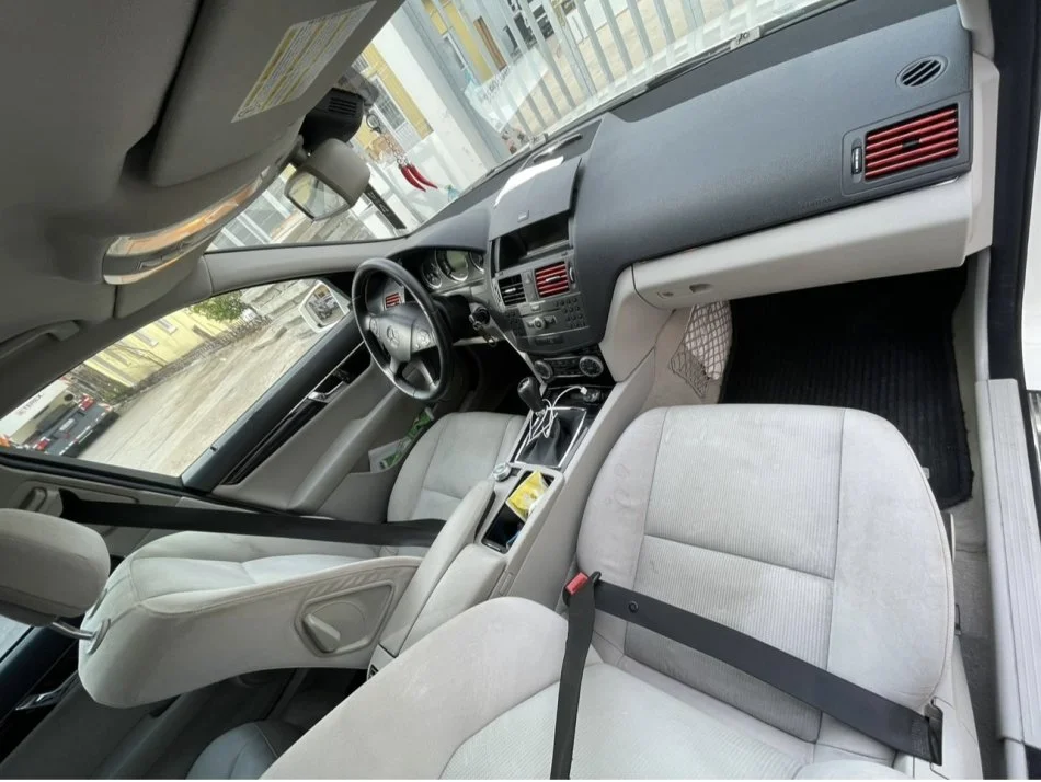 Tirane, shitet makine MERCEDES BENZ W204 2010 MANUALE FULL Nafte, e bardhë manuale Klima 215 km 6.500 €