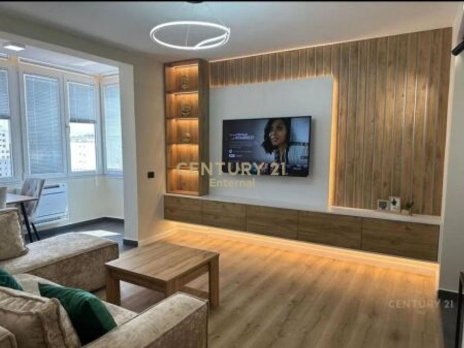 Tirane, jepet me qera apartament 1+1 Kati 10, 67 m² 800 € 