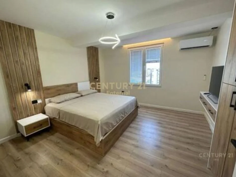 Tirane, jepet me qera apartament 1+1 Kati 10, 67 m² 800 € 