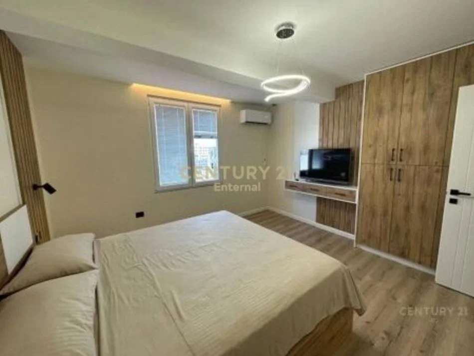 Tirane, jepet me qera apartament 1+1 Kati 10, 67 m² 800 € 