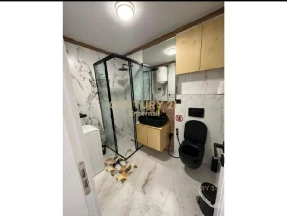 Tirane, jepet me qera apartament 1+1 Kati 10, 67 m² 800 € 