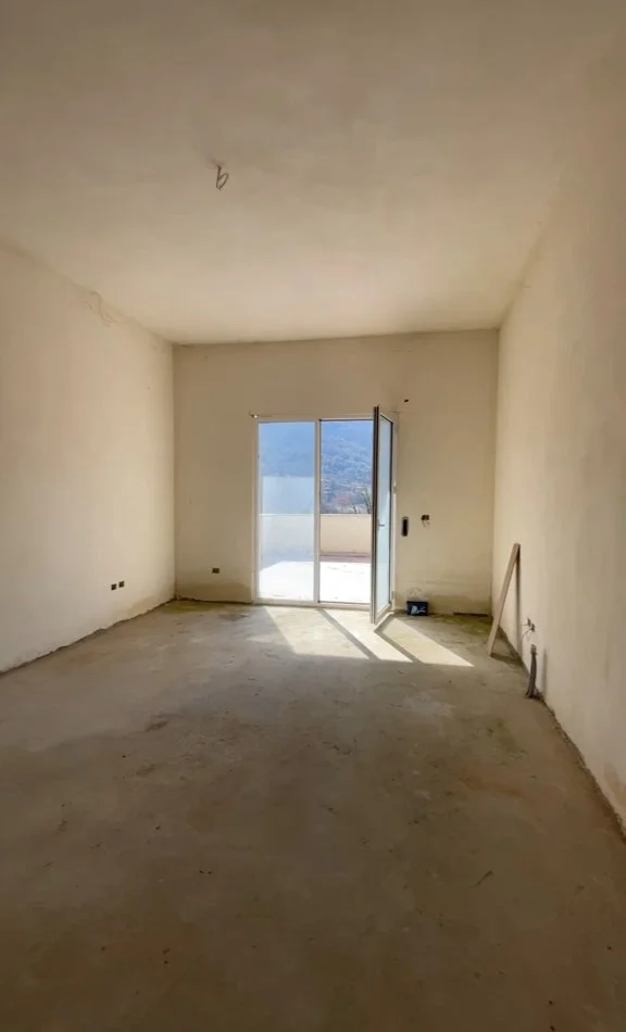 Shqiperi, shitet apartament 3+1+Ballkon Kati 3, 205 m² 250.000 € (Kopshti zoologjik)