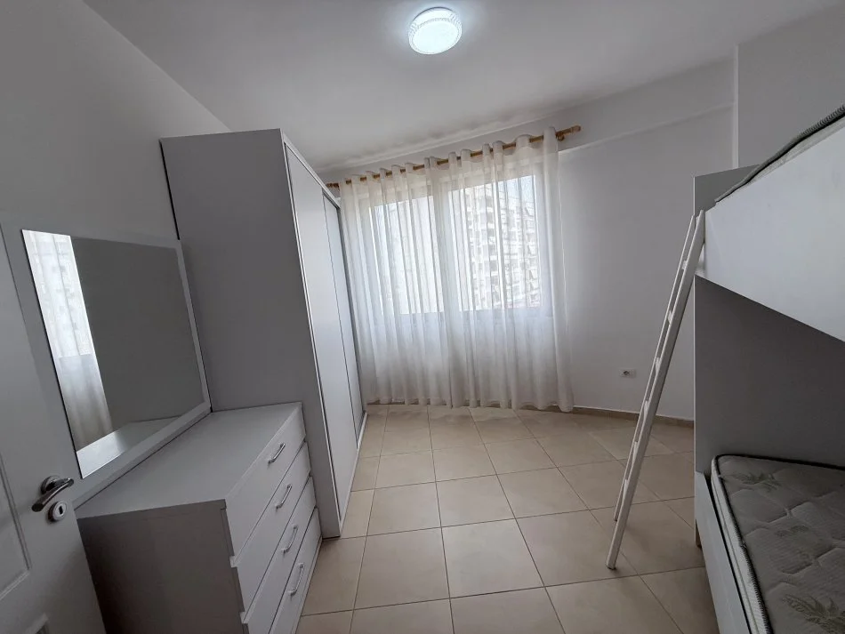 Tirane, jepet me qera apartament 2+1+Ballkon Kati 4, 106 m² 500 € (Sokrat Miho)