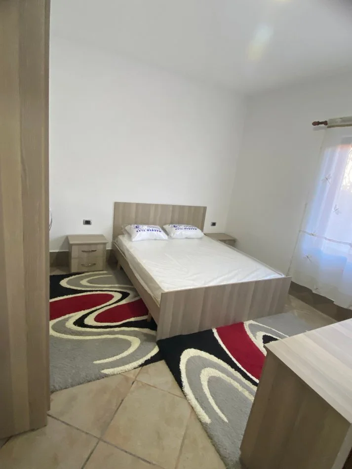 Tirane, jepet me qera shtepi 1+1 Kati 1, 60 m² 350 € (Selit ,Nenstacioni Elektrik)