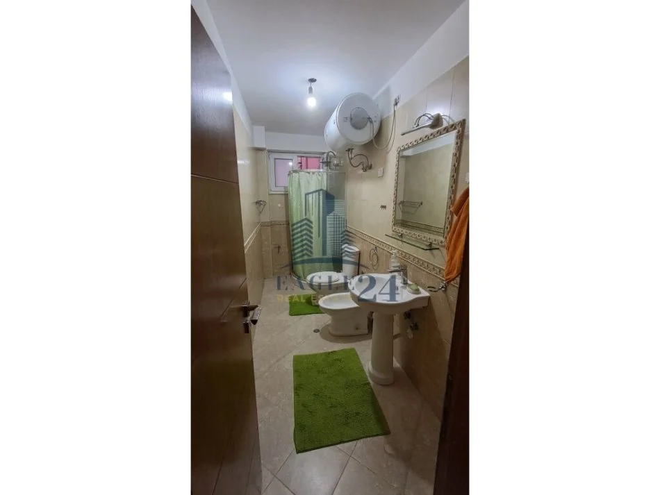 Tirane, jepet me qera apartament 2+1 , 130 m² 600 € (Vilat Gjermane)