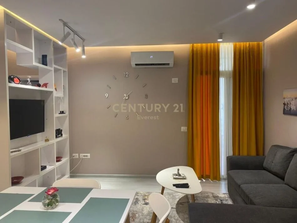 Tirane, jepet me qera apartament 1+1 Kati 8, 70 m² 700 € (Rruga panorama)