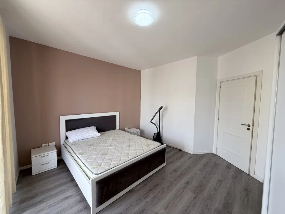 Tirane, jepet me qera apartament 2+1+Ballkon Kati 4, 106 m² 500 € (Sokrat Miho)