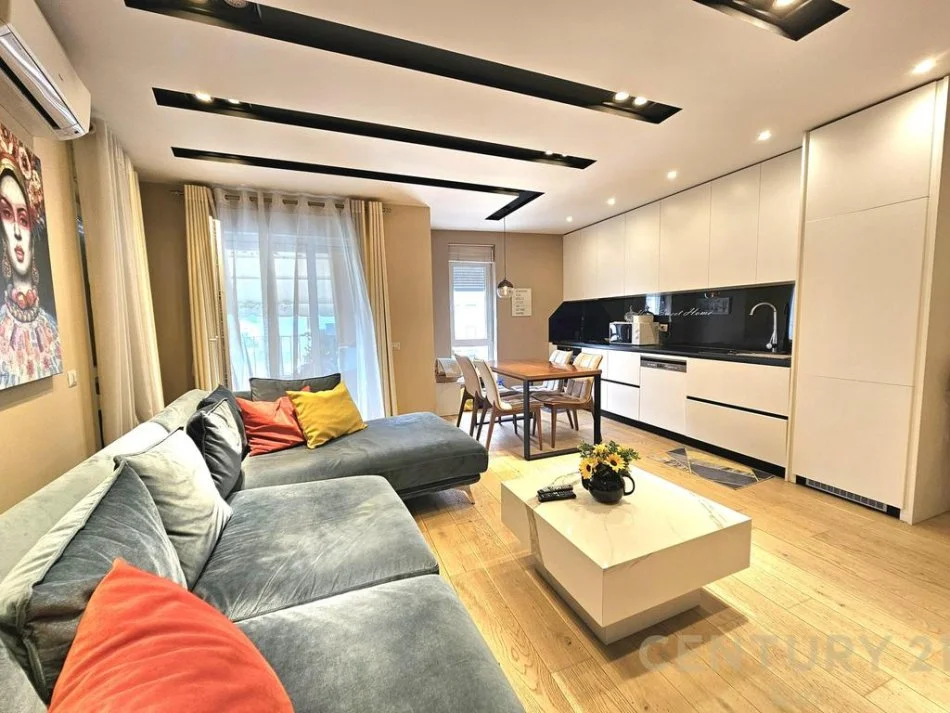 jepet me qera apartament Kati 6, 95 m² 800 €