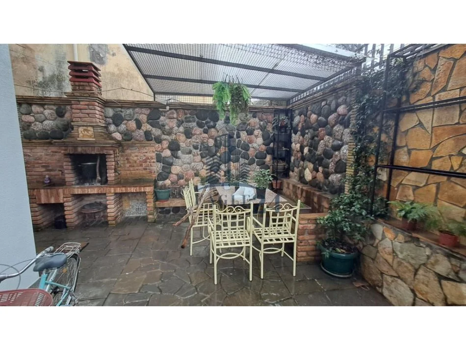 Tirane, jepet me qera apartament 2+1 , 130 m² 600 € (Vilat Gjermane)