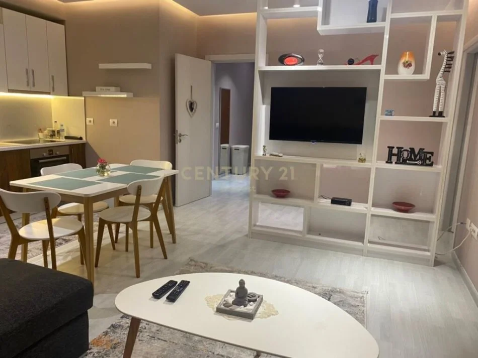 Tirane, jepet me qera apartament 1+1 Kati 8, 70 m² 700 € (Rruga panorama)