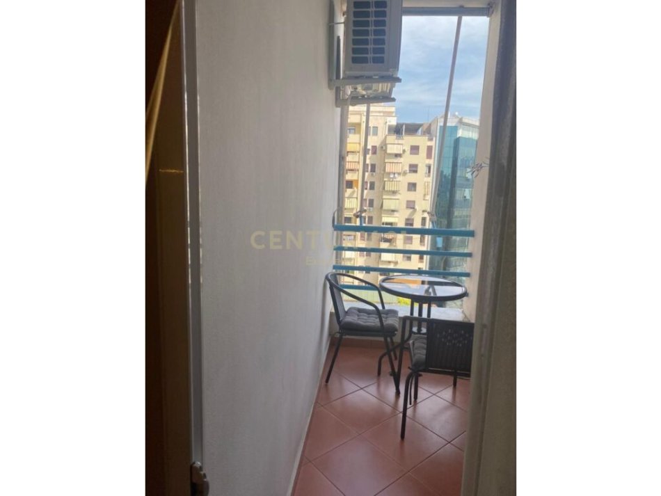 Tirane, jepet me qera apartament 1+1 Kati 8, 70 m² 700 € (Rruga panorama)