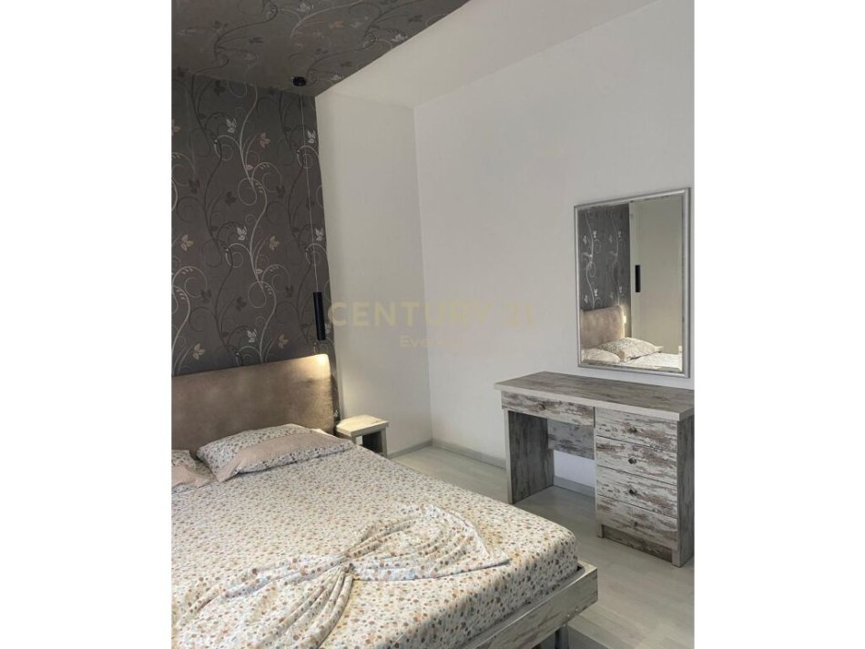 Tirane, jepet me qera apartament 1+1 Kati 8, 70 m² 700 € (Rruga panorama)