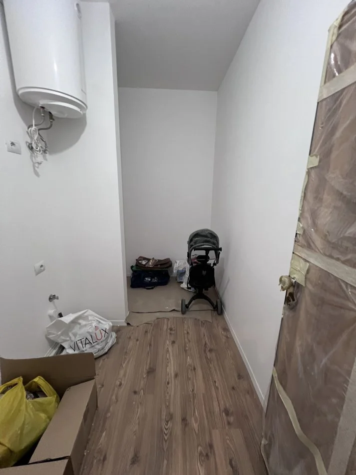 Tirane, jepet me qera apartament 1+1+Ballkon Kati 4, 74 m² 550 € (Liqeni Thate)