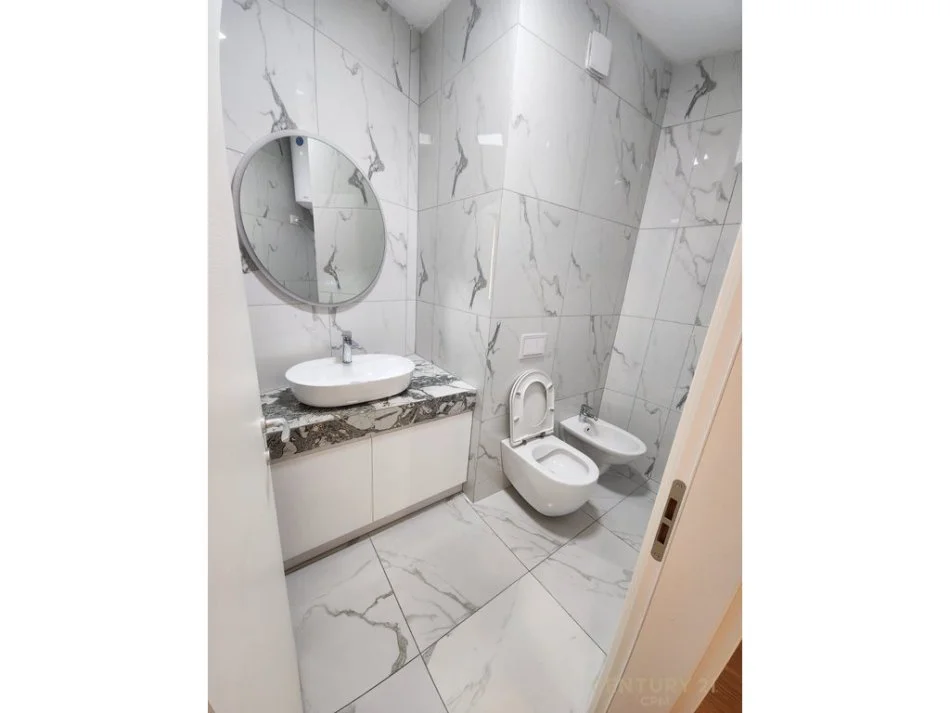 Tirane, jepet me qera apartament 2+1+Aneks+Ballkon Kati 4, 113 m² 1.200 € 