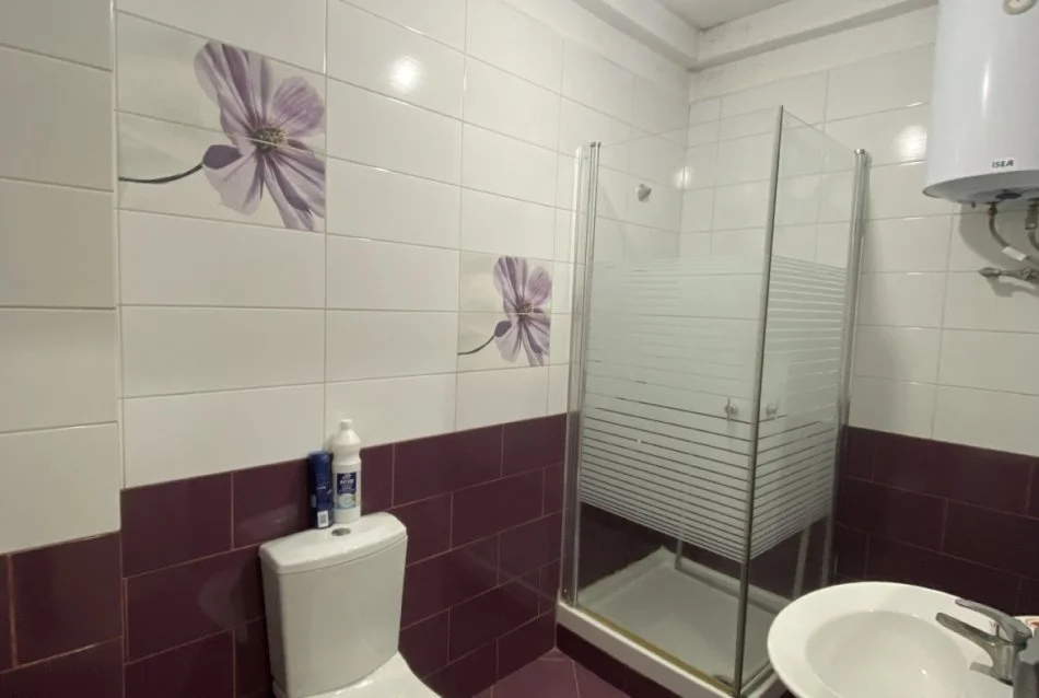 Tirane, jepet me qera apartament 2+1 Kati 3, 86 m² 500 € (Rruga Bill Klinton)