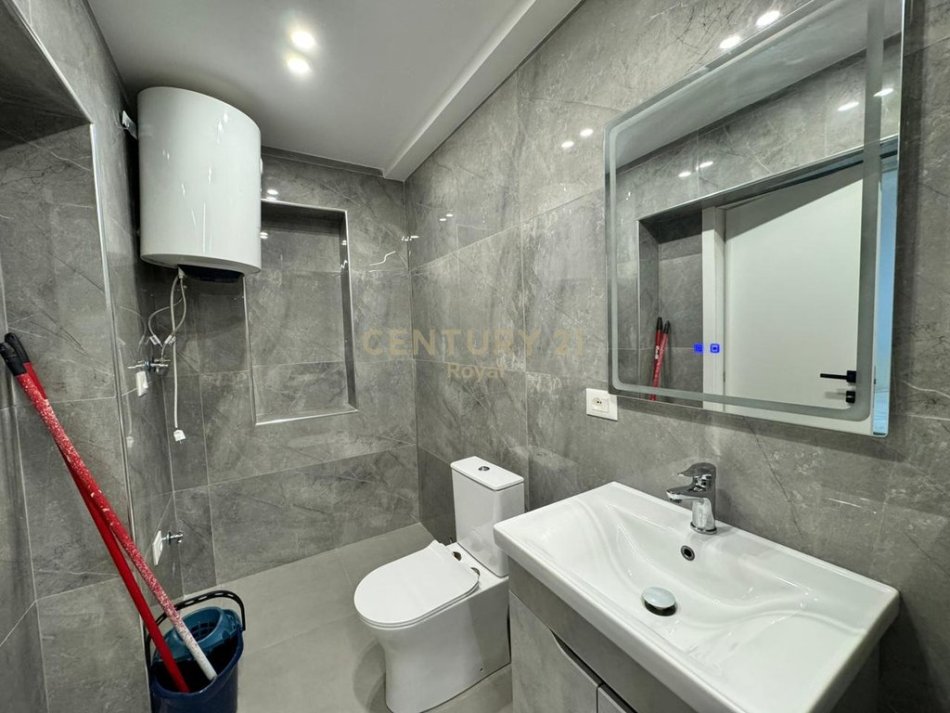 Tirane, jepet me qera apartament 1+1 Kati 1, 46 m² 700 € 