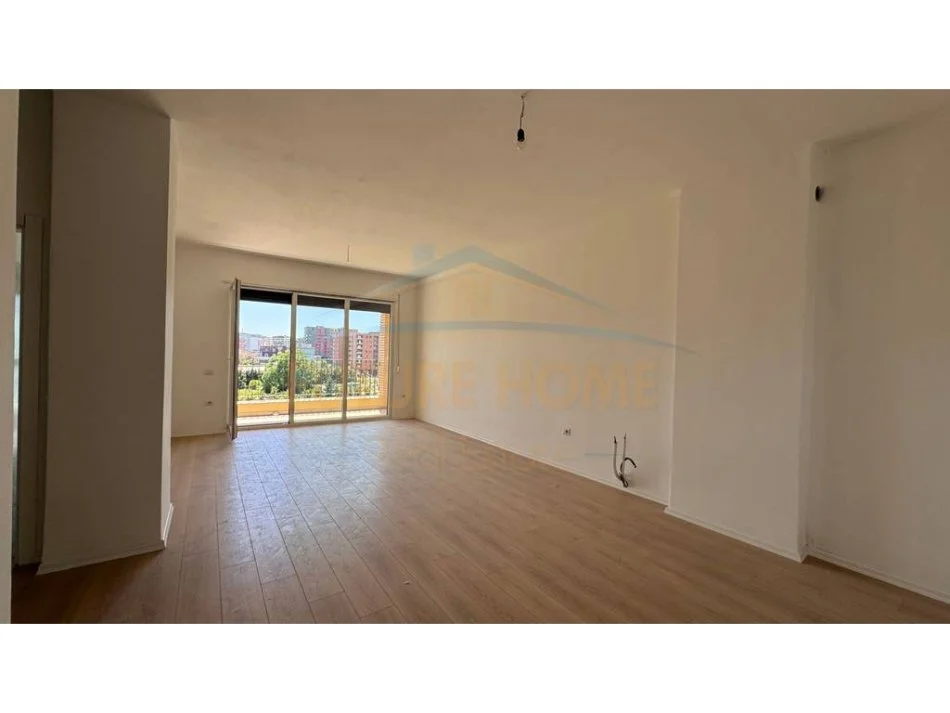 Tirane, shitet apartament 3+1+Ballkon Kati 4, 230.000 € (Fusha e aviacionit super apartament 150m2 kompleksi IBN)