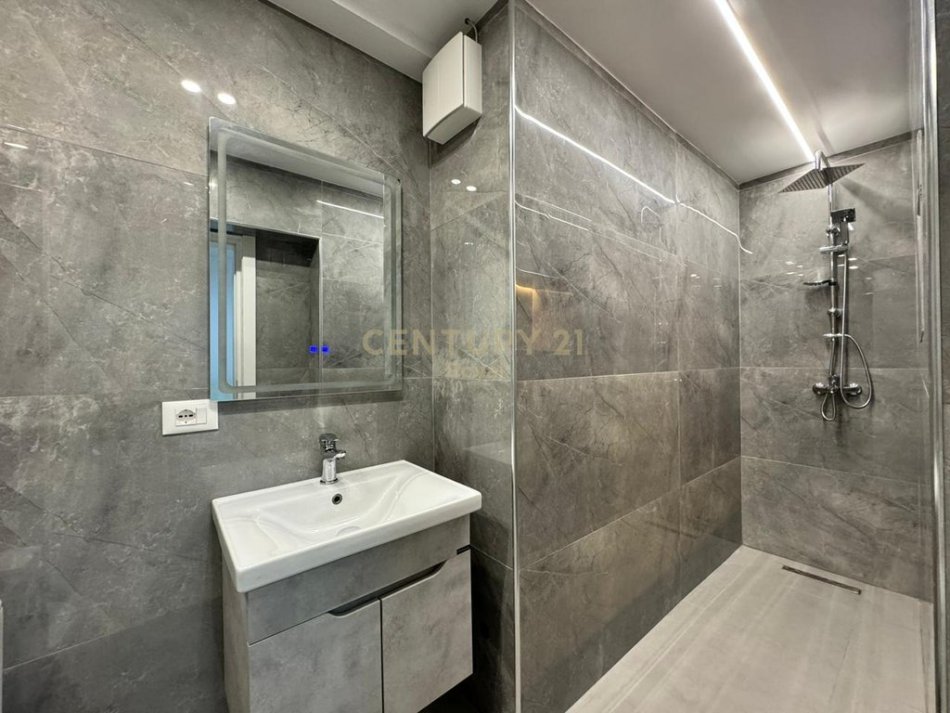 Tirane, jepet me qera apartament 1+1 Kati 1, 46 m² 700 € 