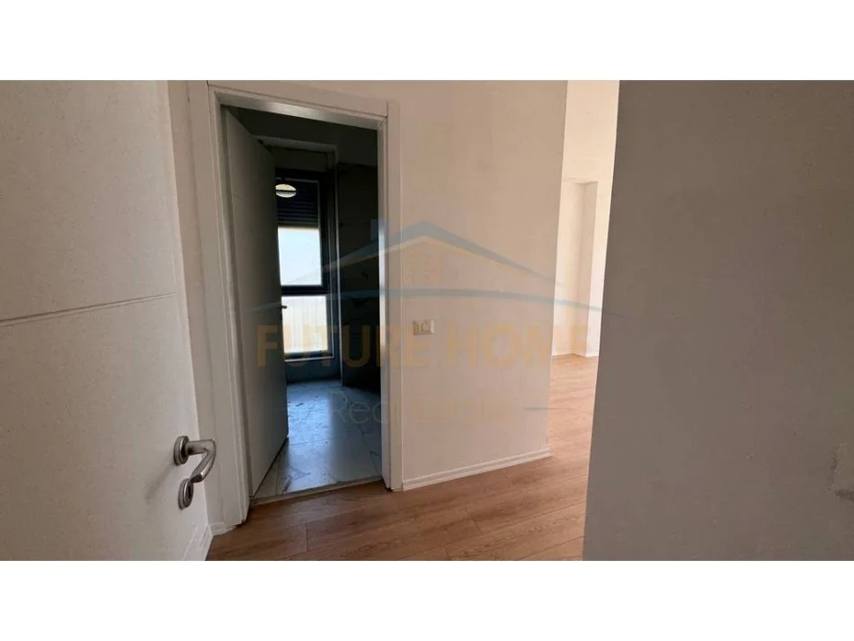 Tirane, shitet apartament 3+1+Ballkon Kati 4, 230.000 € (Fusha e aviacionit super apartament 150m2 kompleksi IBN)