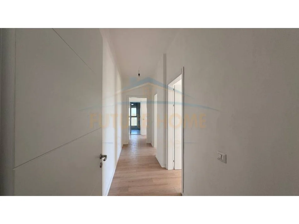 Tirane, shitet apartament 3+1+Ballkon Kati 4, 230.000 € (Fusha e aviacionit super apartament 150m2 kompleksi IBN)