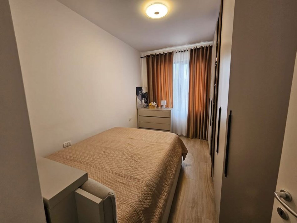 Tirane, jepet me qera apartament 1+1 , 550 € (Don Bosko)