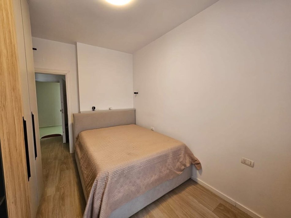 Tirane, jepet me qera apartament 1+1 , 550 € (Don Bosko)