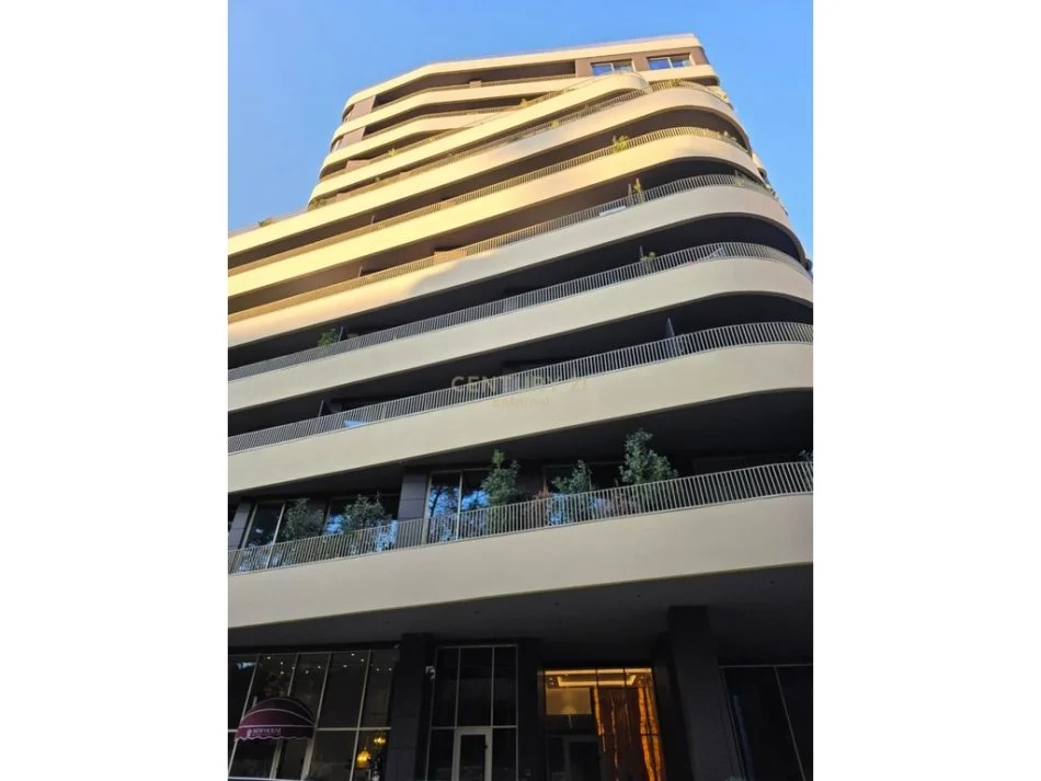 Tirane, jepet me qera apartament 2+1+Aneks+Ballkon Kati 8, 136 m² 2.000 € (Rruga Faik Konica)