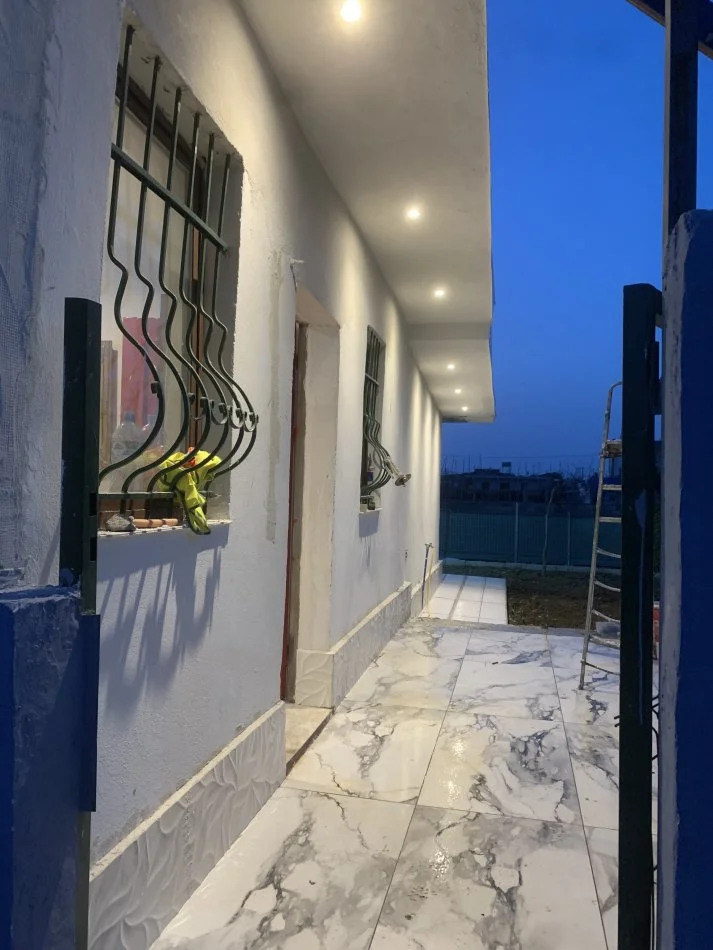 Durres, jepet me qera shtepi 2+1+Ballkon Kati 0, 70 m² 30 € (Sektor rinia)