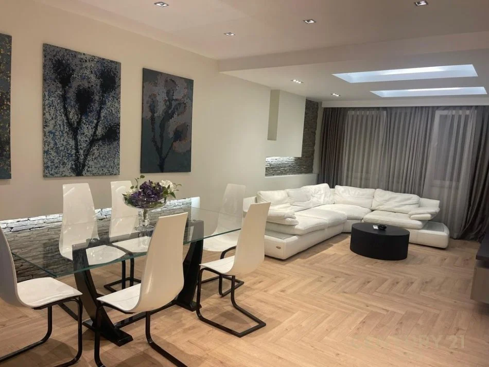 Tirane, jepet me qera apartament 2+1+Aneks+Ballkon Kati 1, 198 m² 3.000 € (Libri Universitar)